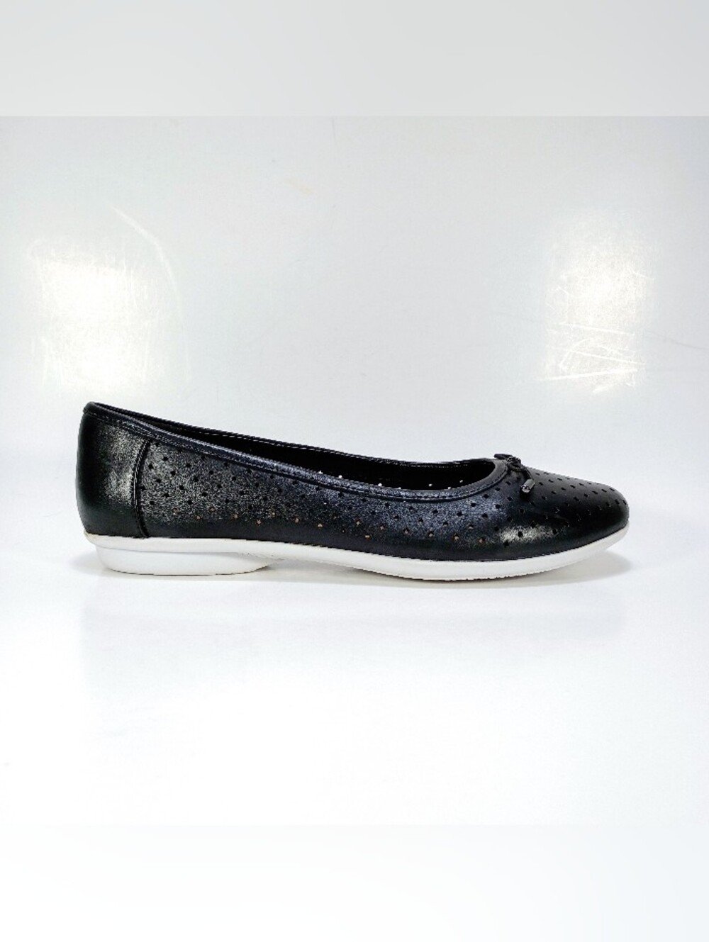 Clarks Gracelin Lea Womens 8 Black Perforated Leather Slip On Ballet Flats